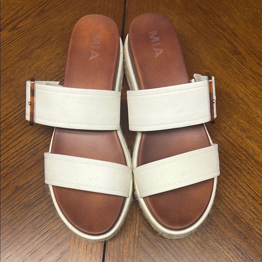 MIA Women's Cream Slide Sandals